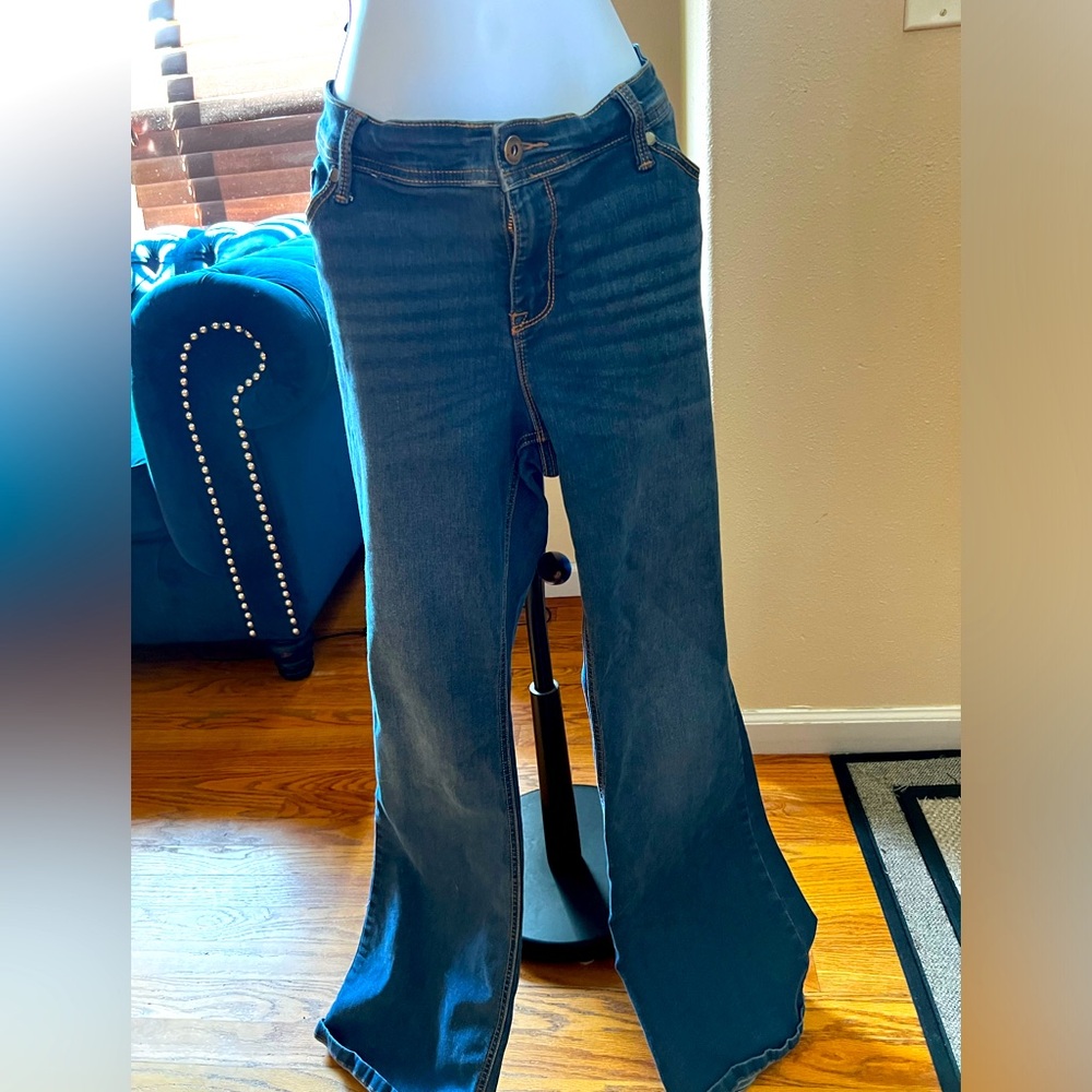 Boot cut jeans